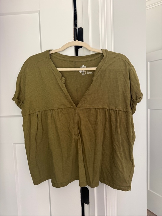 Pilcro Tops - Pilcro babydoll Henley tee green v neck Anthropologie top